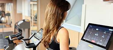 Fitness Model Laufband