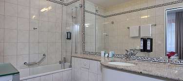 Deluxe Doppelzimmer Badezimmer Beispiel