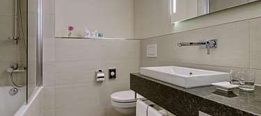 Top View Badezimmer mit Badewanne oder Dusche